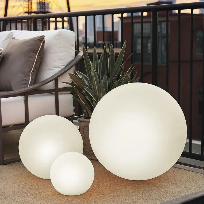 SolaraGlow – Solarbetriebene Kugelleuchte mit warmem LED-Licht für den Garten