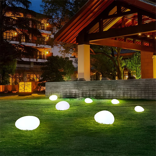 PebbleLume - Solarbetriebene Gartenleuchte im Stein-Design, wetterfest