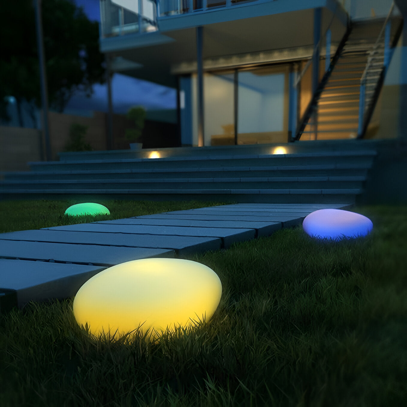 PebbleLume - Solarbetriebene Gartenleuchte im Stein-Design, wetterfest