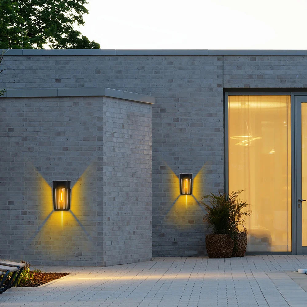 LumiLite - Mini-Solarwandleuchte für stilvolle Gartenbeleuchtung