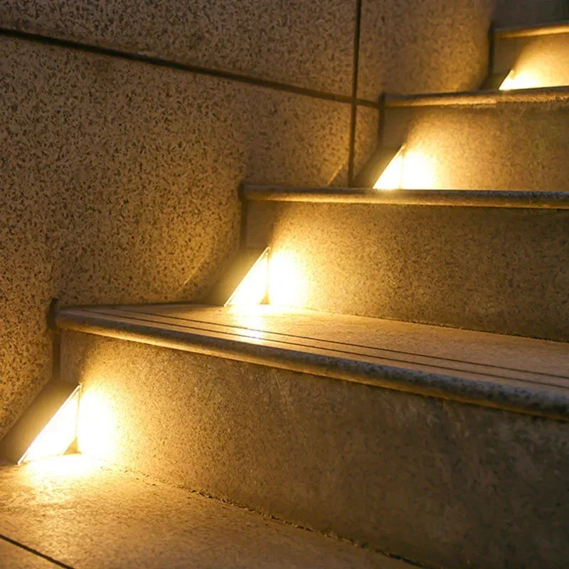LumenStep - LED Solar Treppenleuchte für Garten, Balkon und Terrasse, wasserdicht und dimmbar