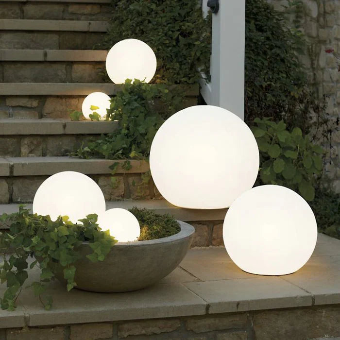 SolaraGlow – Solarbetriebene Kugelleuchte mit warmem LED-Licht für den Garten
