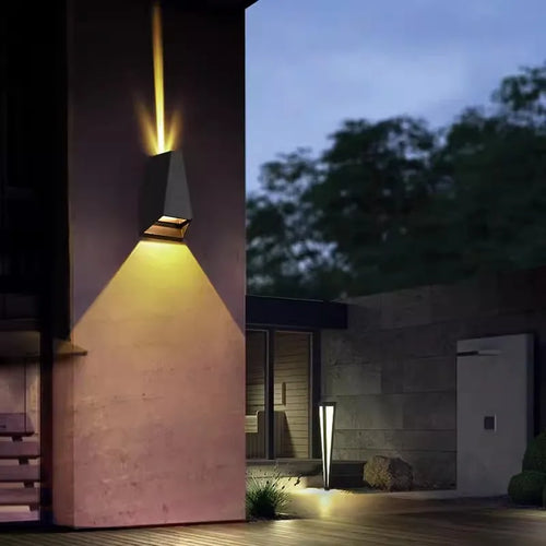 TerraGlow - LED Gartenleuchte für stilvolle Wegbeleuchtung im Außenbereich
