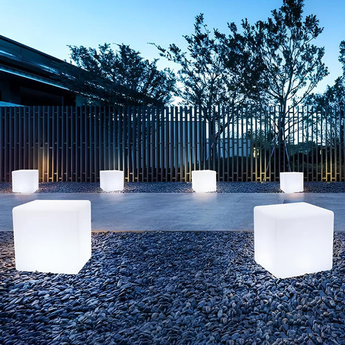 LumoCube – Kreative Kubische LED-Gartenleuchte mit Batteriebetrieb