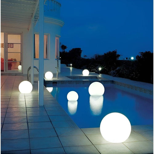 GardenLuxe - Farbwechselnde LED Gartenball-Lampe, wasserdicht