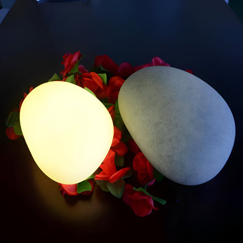 PebbleLume - Solarbetriebene Gartenleuchte im Stein-Design, wetterfest