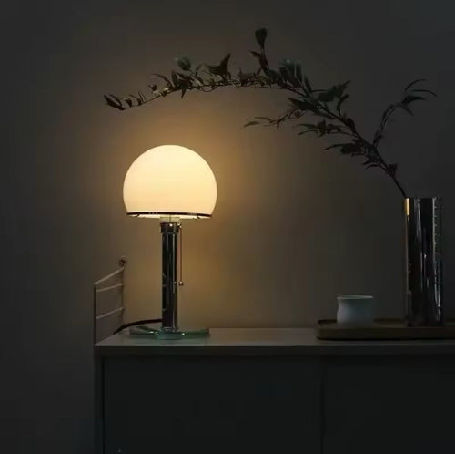 LumenBauhaus - Elegante Tischlampe im Bauhaus-Stil aus Glas und Metall 6
