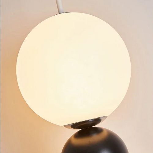 LumenGlanz - Stehlampe Schwarz für Stilvolle Wohnräume - Dimmbar & Handgefertigt
