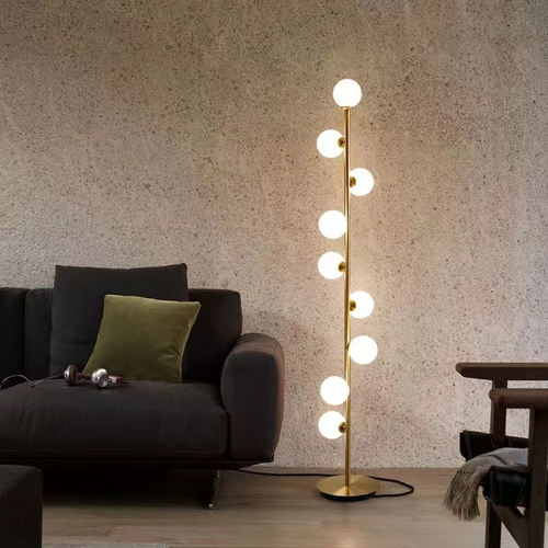 LumenNordic - Elegante Glas Stehleuchte für modernes Wohnen