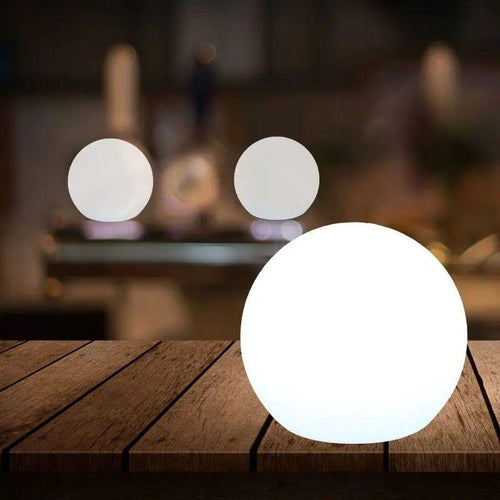 LunaGlow - Bunte Mond-Stehleuchte für Garten und Außenbereich