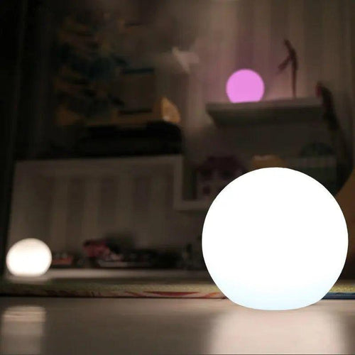 LunaGlow - Bunte Mond-Stehleuchte für Garten und Außenbereich