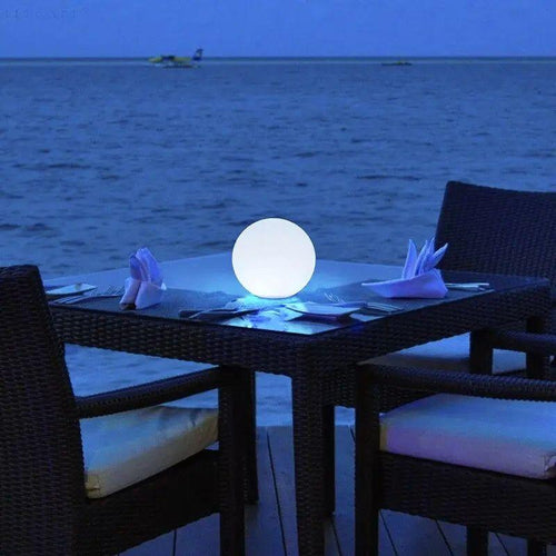 LunaGlow - Bunte Mond-Stehleuchte für Garten und Außenbereich