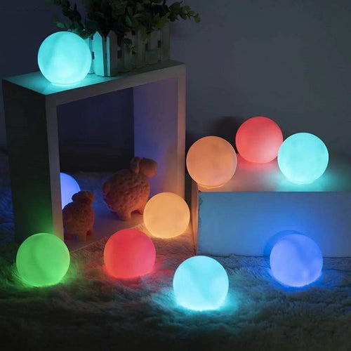 LunaGlow - Bunte Mond-Stehleuchte für Garten und Außenbereich