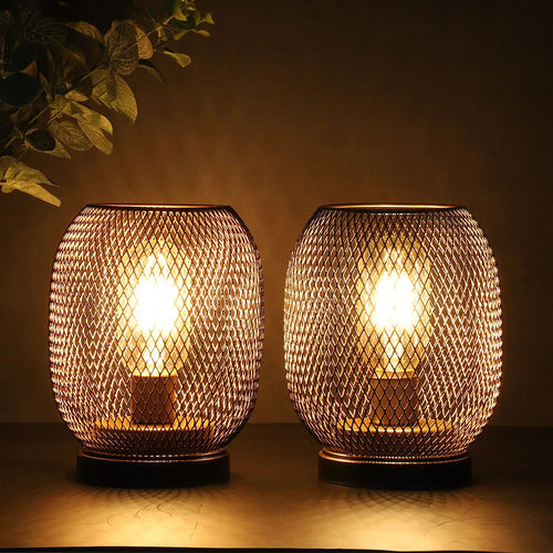 LumiFlare - Elegante LED Tischlampe im Metallkäfig für Garten und Terrasse, Batterie betrieben