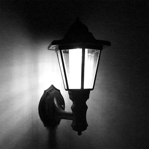 RetroLumen - Solarbetriebene LED-Wandlampe für Garten und Terrasse