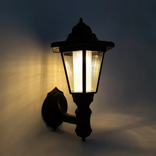 RetroLumen - Solarbetriebene LED-Wandlampe für Garten und Terrasse