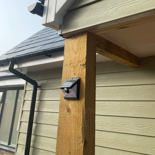 NoctaLume – Solarbetriebene LED-Wandleuchte für Garten & Außenbereich