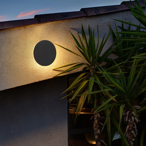 LumenZen – Zeitlose LED-Wandleuchte für moderne Außenbereiche