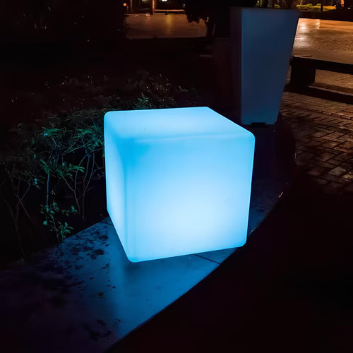 LumoCube – Kreative Kubische LED-Gartenleuchte mit Batteriebetrieb