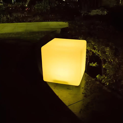 LumoCube – Kreative Kubische LED-Gartenleuchte mit Batteriebetrieb