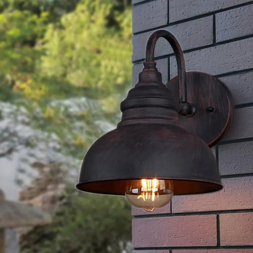 VintageLume - Retro Wandleuchte für draußen mit LED und elegantem Design