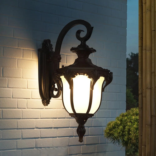 LuxeLounge - Luxus LED Gartenlampe im Retro-Lounge Design für stilvolle Außenbereiche