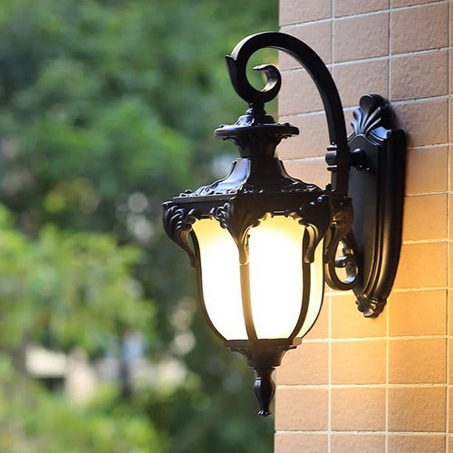 LuxeLounge - Luxus LED Gartenlampe im Retro-Lounge Design für stilvolle Außenbereiche