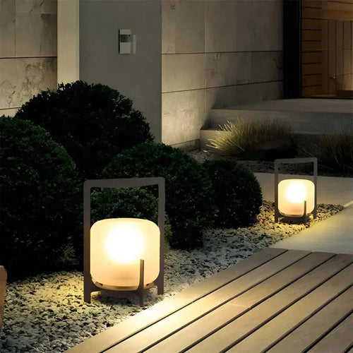 LumenTable - Solar LED Tischlampe für stilvolle Gartenbeleuchtung